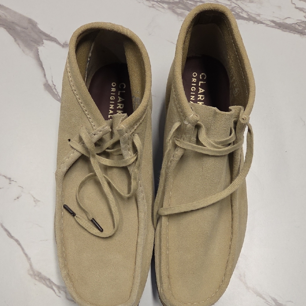 Clarks Men's Cream Suede Chukka Boots